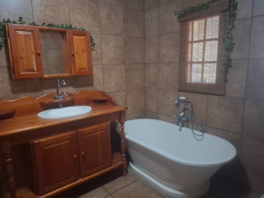 To Let 4 Bedroom Property for Rent in Suidrand Free State